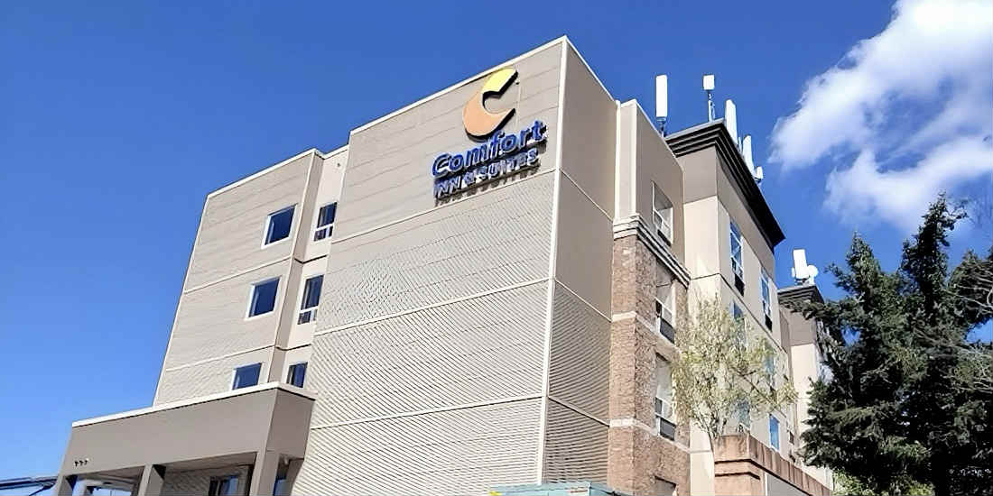 Outside View of Comfort Inn & Suites, Surrey BC