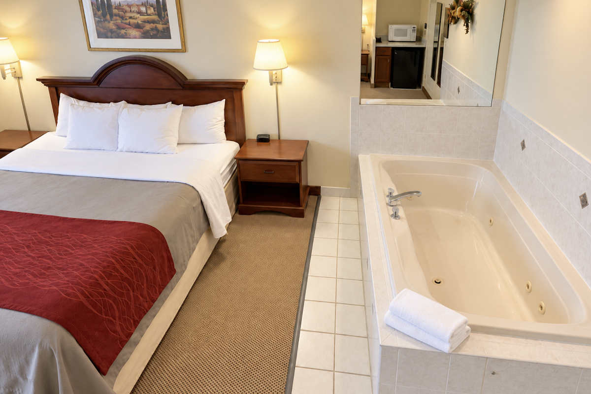 Whirlpool Suite with King Bed at Comfort Inn Geneva West Chicago