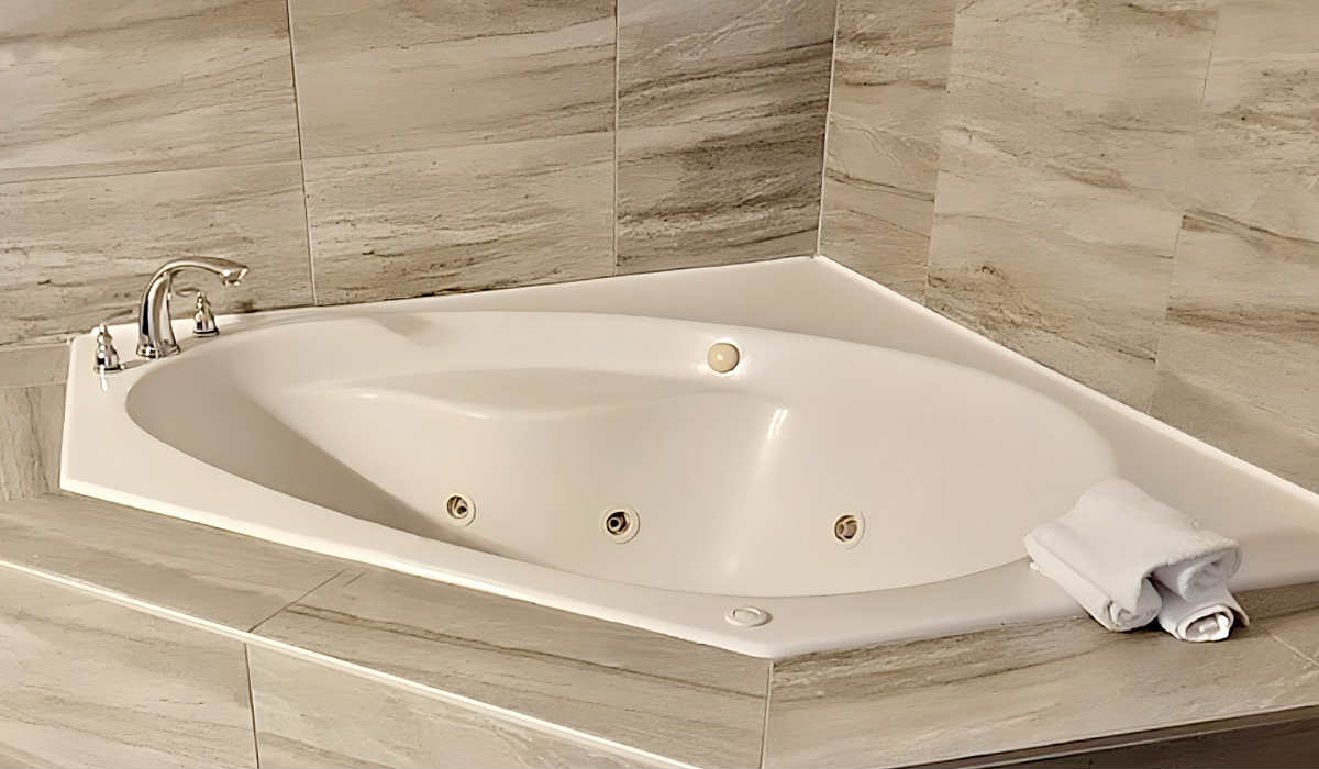 Jetted Spa Bath Suite, Comfort Suites near Atlanta in Fairburn, GA
