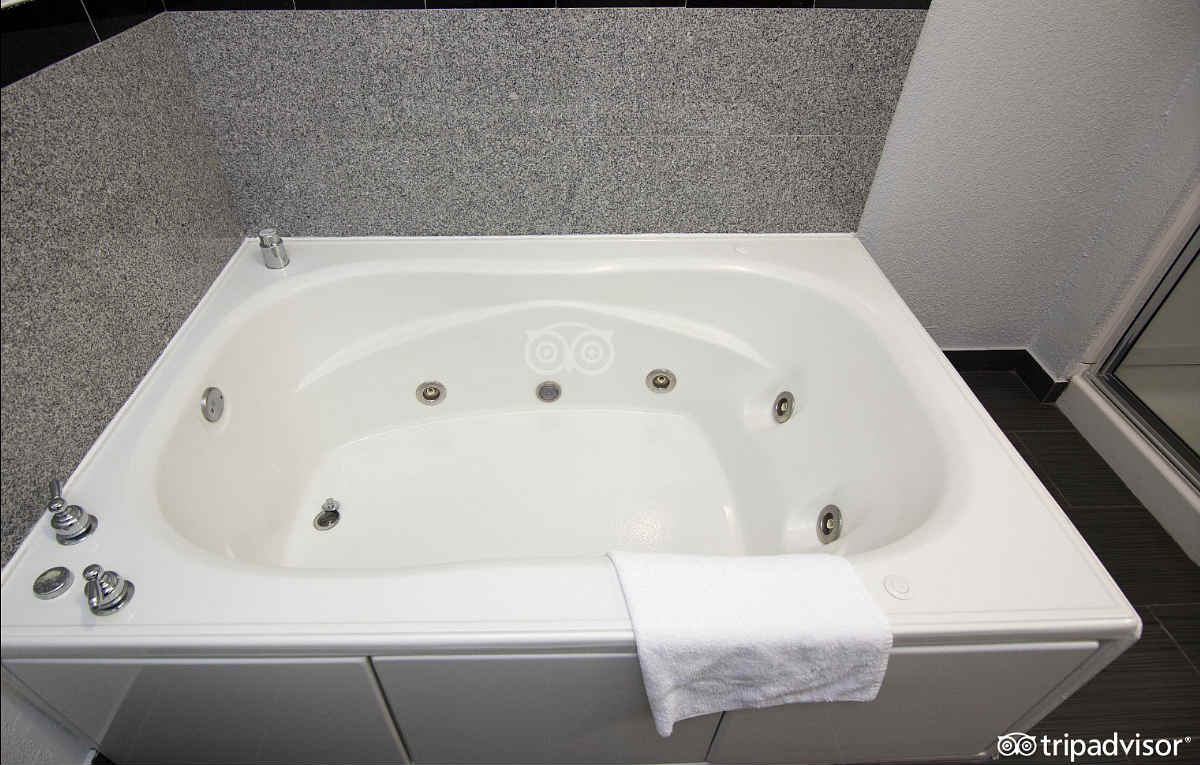 Texas Hot Tub Suites Hotel & B&B InRoom Private Whirlpool Tubs