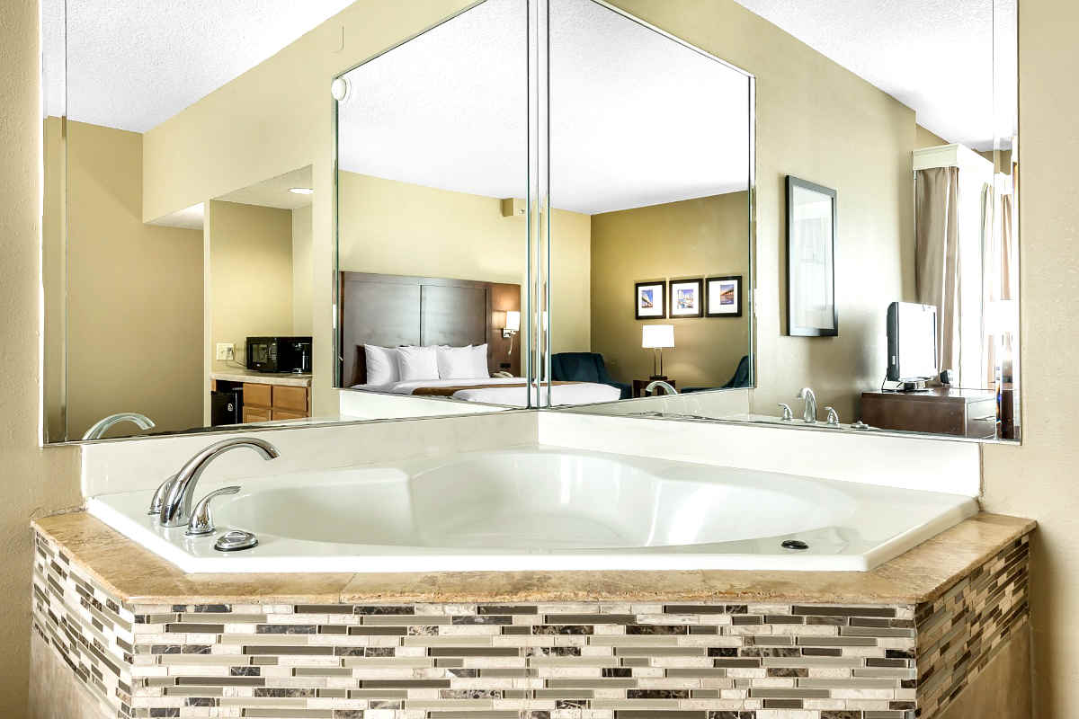 Jacksonville Hot Tub Suites - Relaxing Soaks from $138/night Jacksonville Hot Tub Suites - Relaxing Soaks from $138/night
