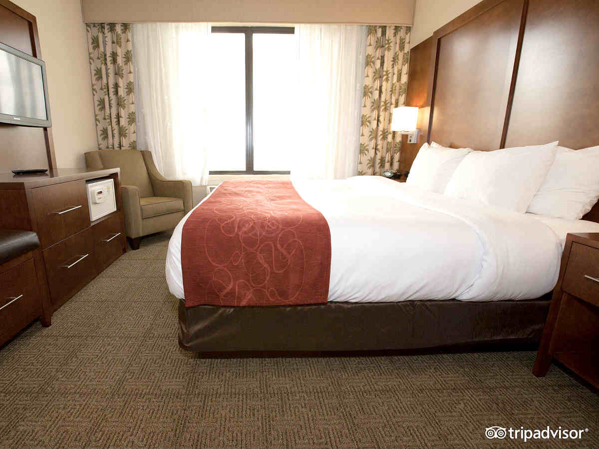 Bedroom in a King 1 Bedroom Suite at the Comfort Suites Miami Kendall Hotel.