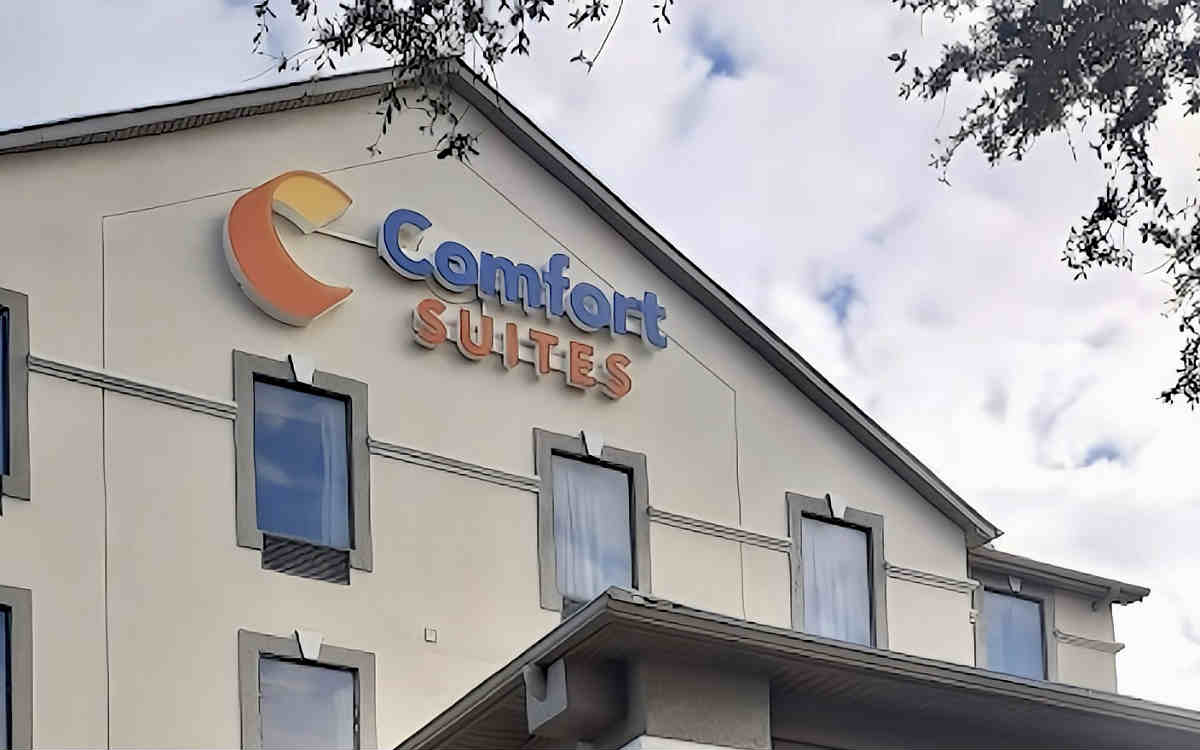 Outside View of Comfort Suites Near Texas Medical Center, Houston TX