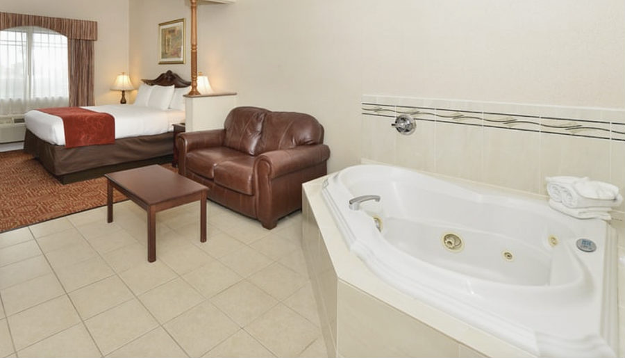 hotels in corona ca with jacuzzi in room