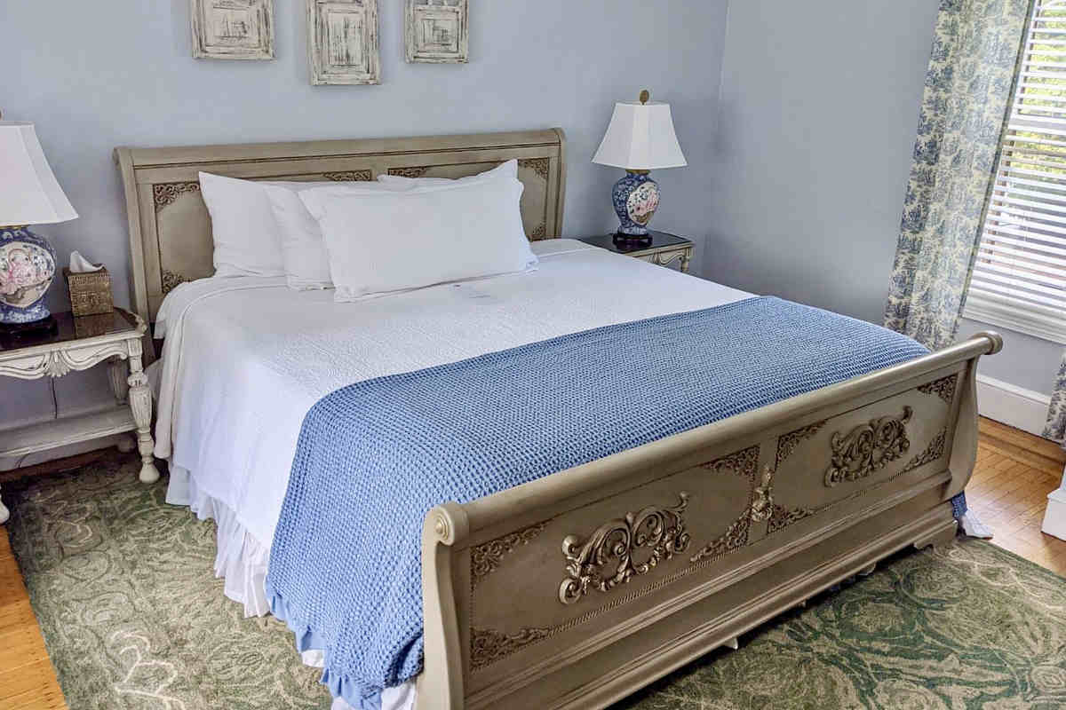 King Bed Romantic Suite, Cornerstone Bed and Breakfast in Philadelphia, PA