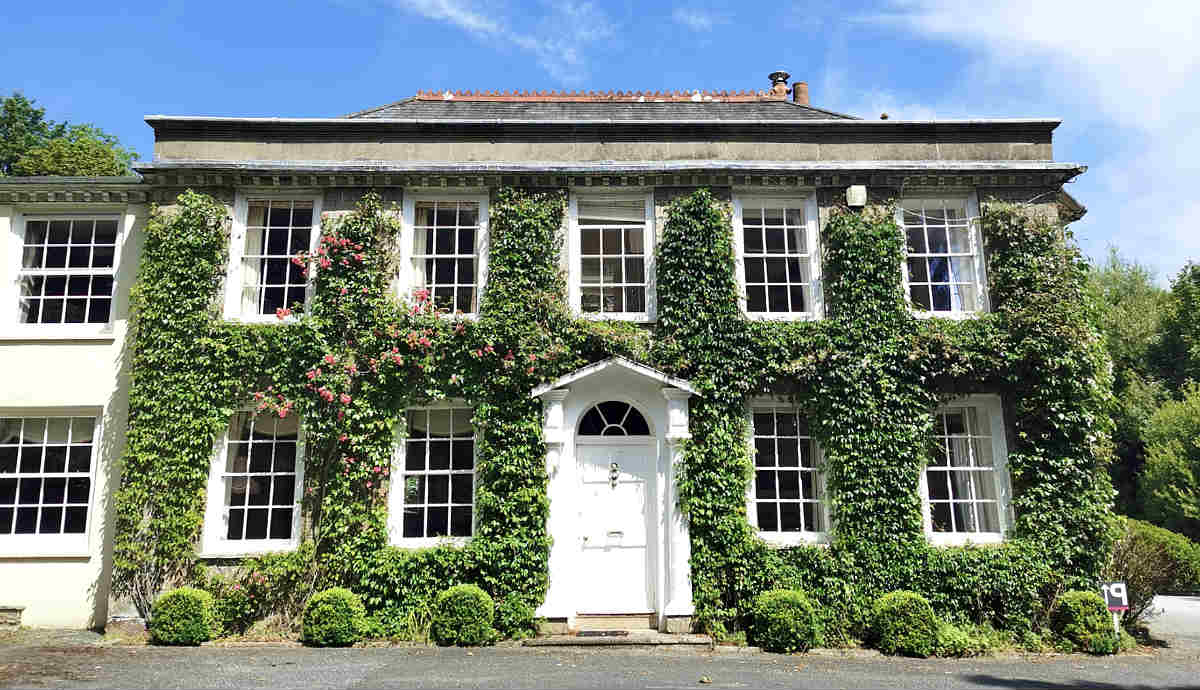 Rose in Vale Country Inn with Hot Tub Suite in Cornwall, UK.