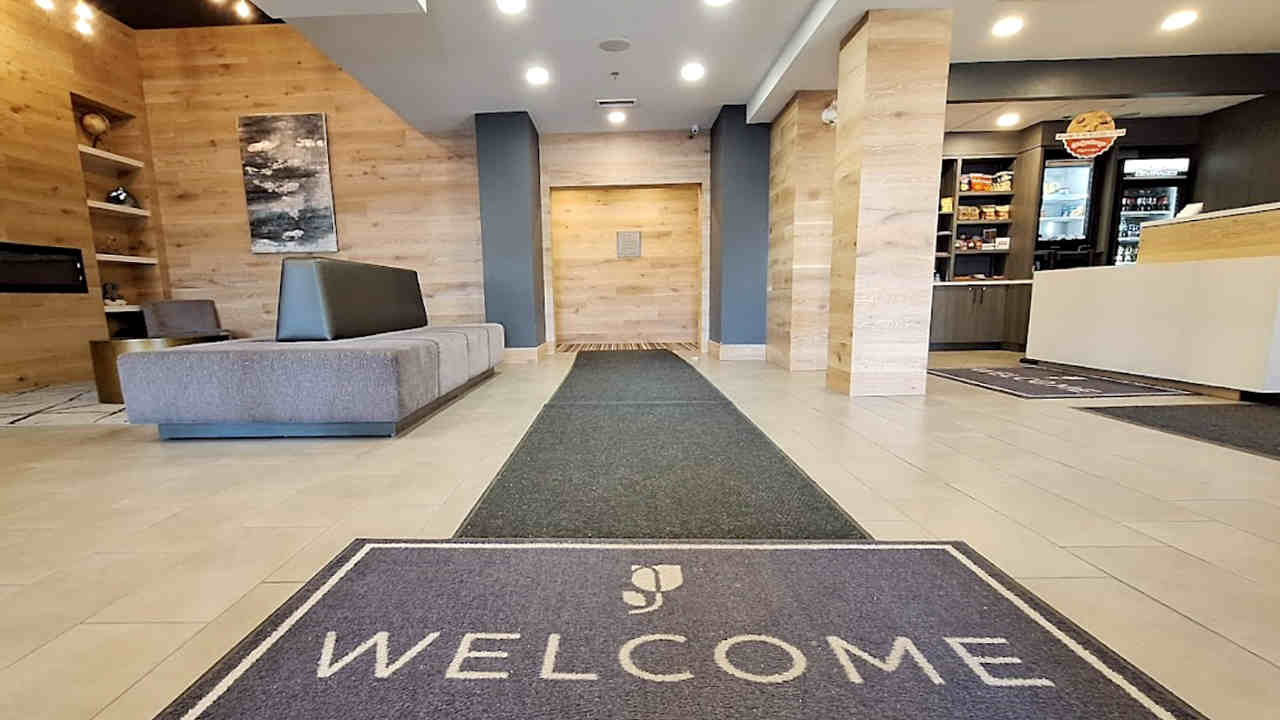 Entrance to the Hotel Lobby at Country Inn & Suites, Niagara Falls, ON