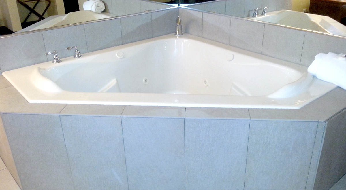 In-Room Whirlpool Tub at the Country Inn Suites, Helen GA