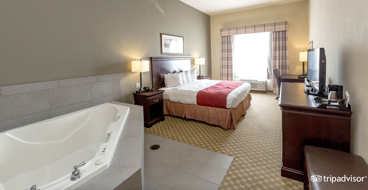 hotels in mcallen tx with hot tub in room