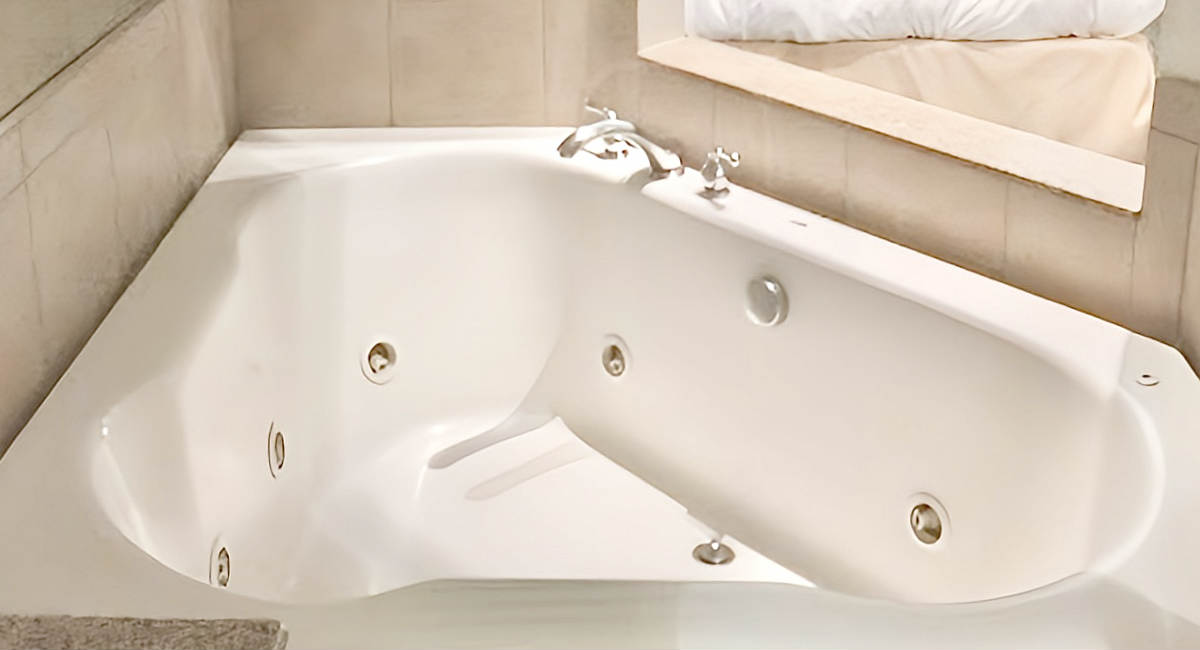 Whirlpool Tub for 2 Persons at The Country Inn & Suites, Athens Georgia