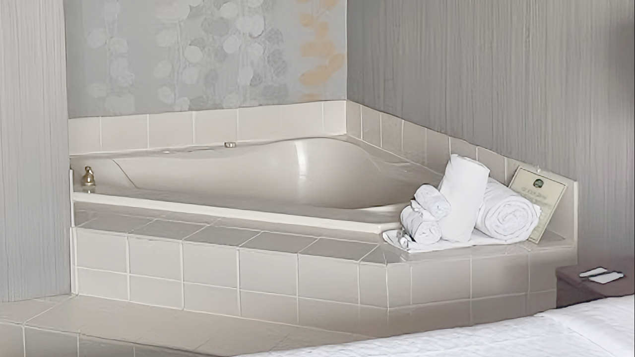 Marriott Courtyard Chicago St Charles Jetted Tub Suite