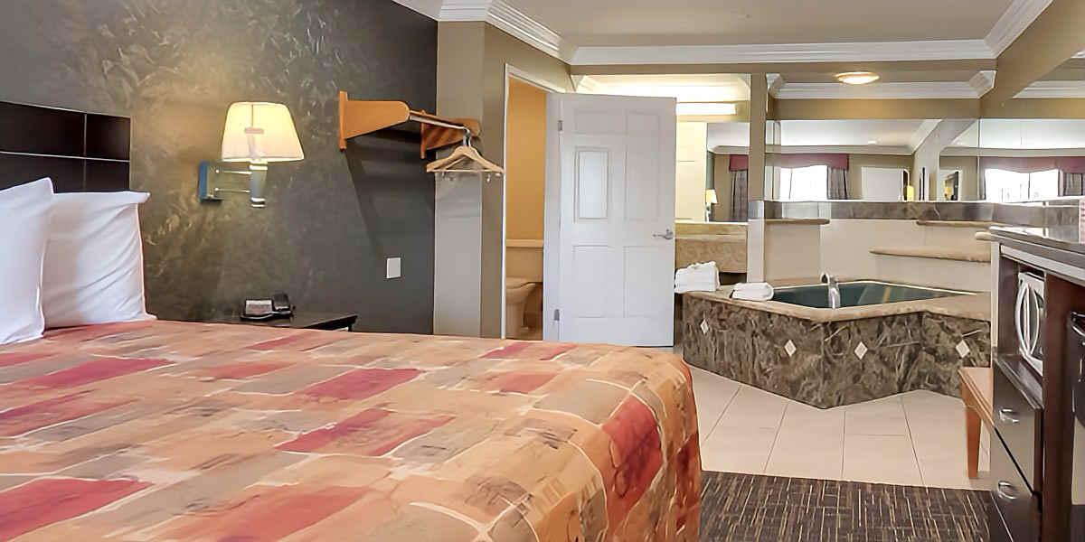 Whirlpool Suite at the Crystal Inn, Close to LAX Airport in Los Angeles.