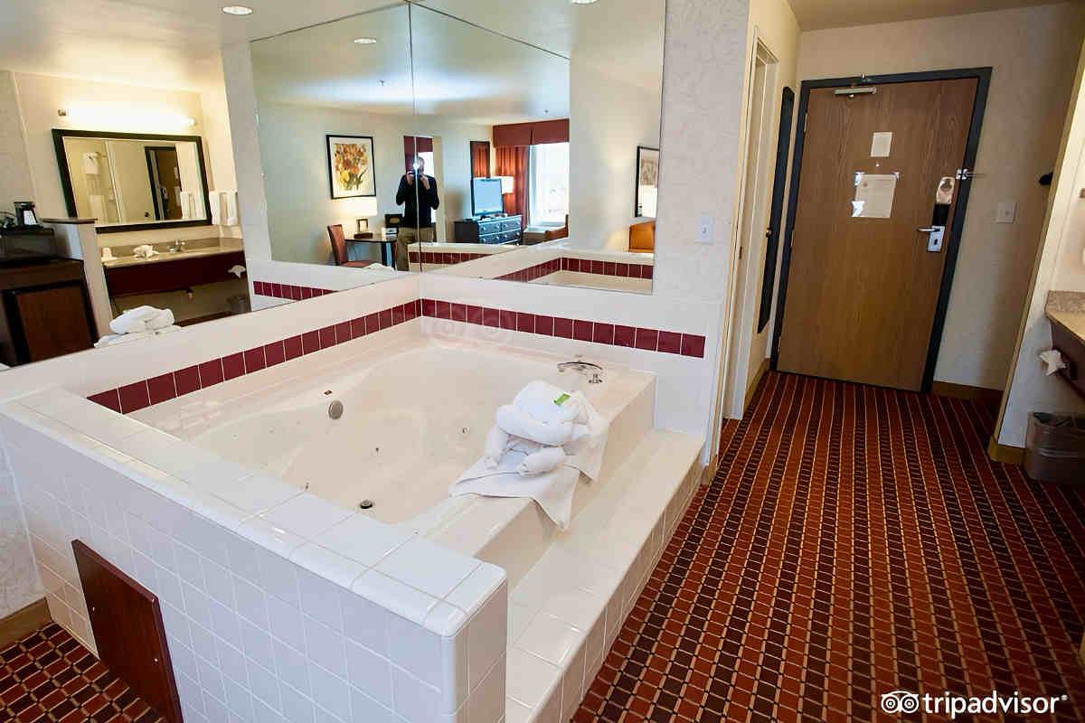 In-Room Whirlpool Tub at the Crystal Inn & Suites in Downtown Salt Lake City, Utah