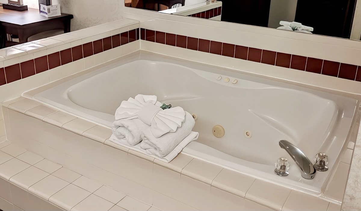 In-Room Whirlpool Tub at the Crystal Inn & Suites in Downtown Salt Lake City, Utah