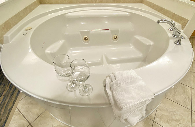 Romantic Whirlpool Tub for 2 in Dallas Texas