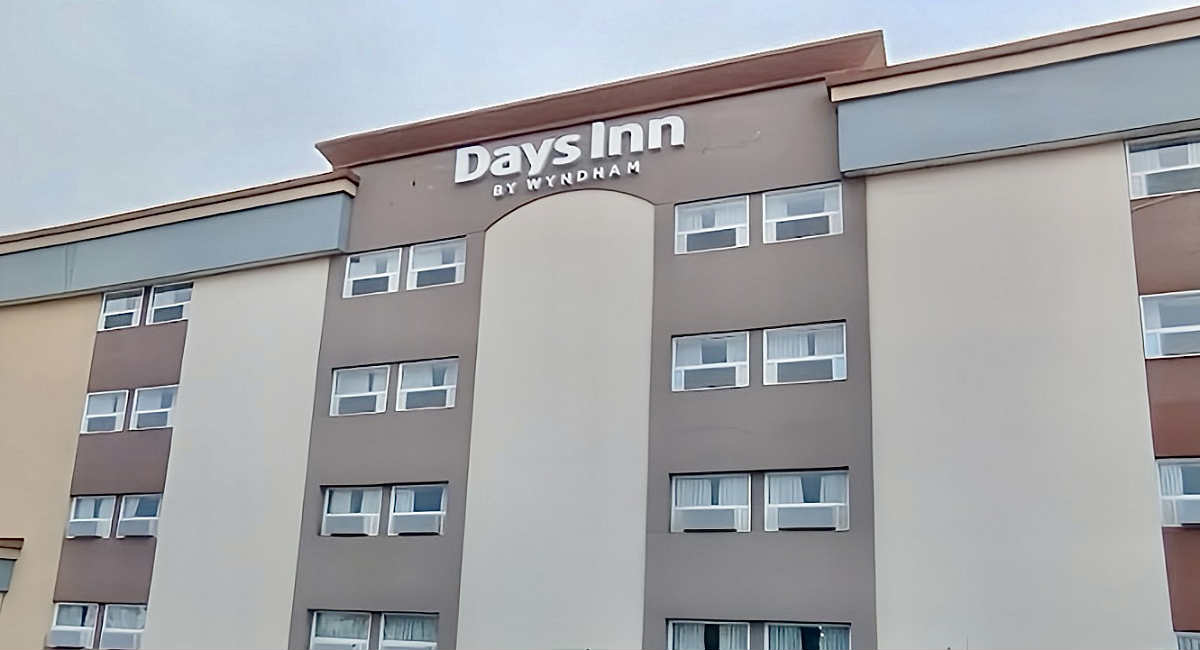 Front of the Days Inn Hotel in Camrose, Alberta