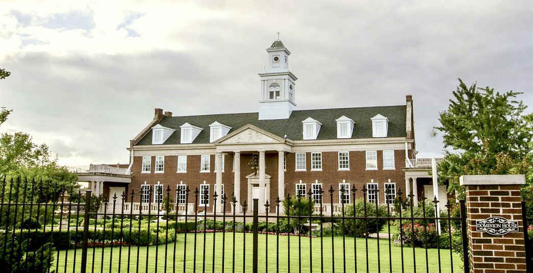 Dominion House Hot Tub Suite Hotel in Guthrie, Oklahoma