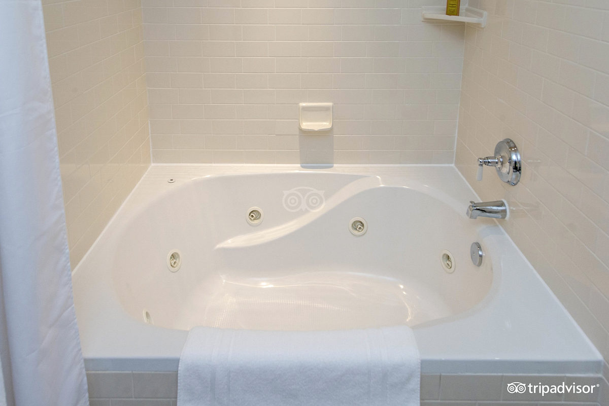 hotels with jacuzzi in room seattle washington state