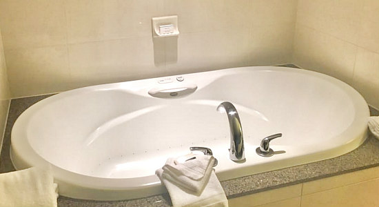 Toronto Hot Tub Suites - Private Hotel Room Spa Tubs In Toronto On