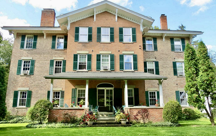 Geneseo, NY Inn with Whirlpool Tubs