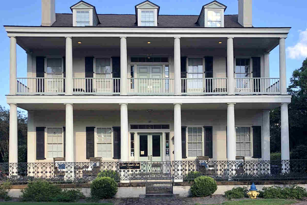 Front of the Fort Conde Inn, Mobile Alabama