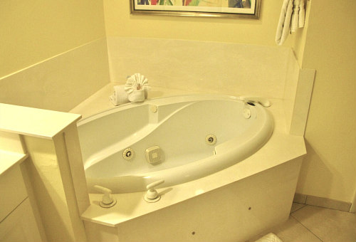 Jetted Tub at the GullWing Beach Resort, Ft Myers Beach, FL.