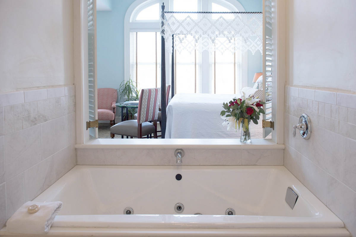Romantic Suite with a Whirlpool Tub for 2 at the Fulton Lane Inn, Charleston SC