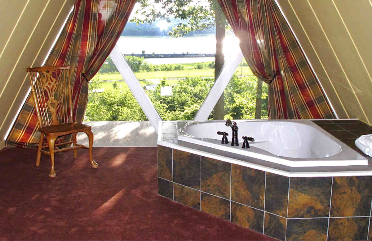 Goldmoor Inn Romantic Spa Tub Suite in Galena, Illinois