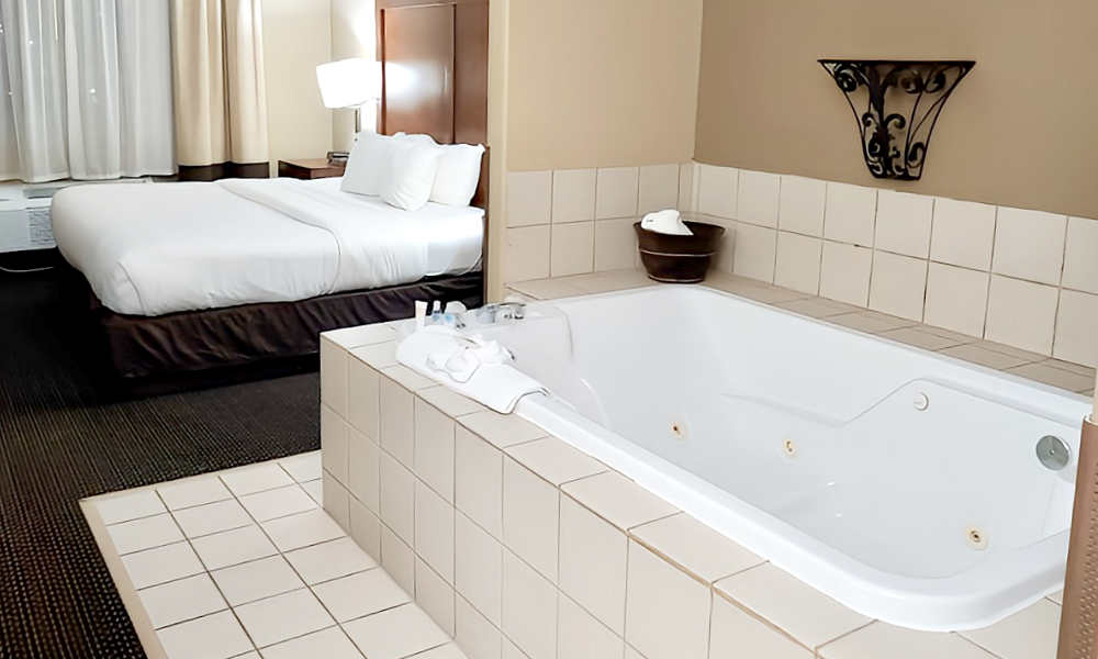 Large Whirlpool Tub with a King Bed at the Comfort Inn, Garden City, KS
