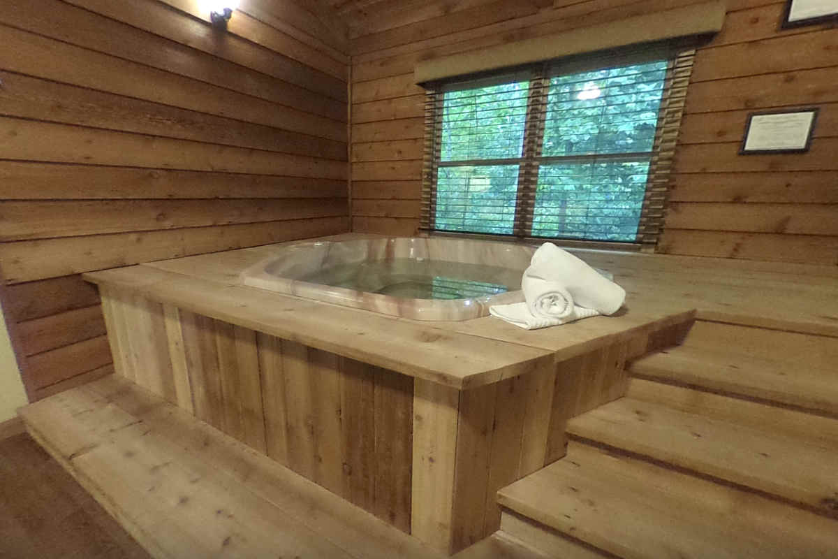 Romantic Goergia Mountain Honeymoon Cabin with Private Hot Tub