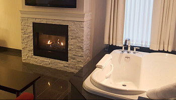 Hamilton ON Jetted Tub Suite