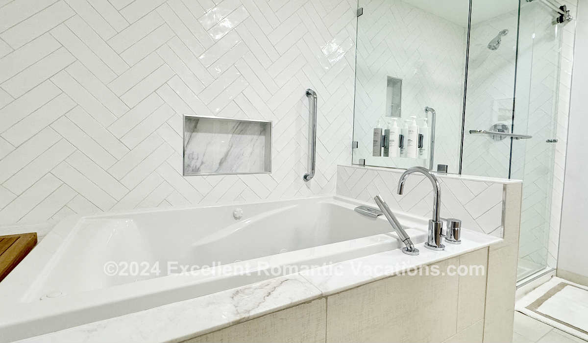 Beautiful Whirlpool Suite at the Hampton Inn Miami Brickell Downtown