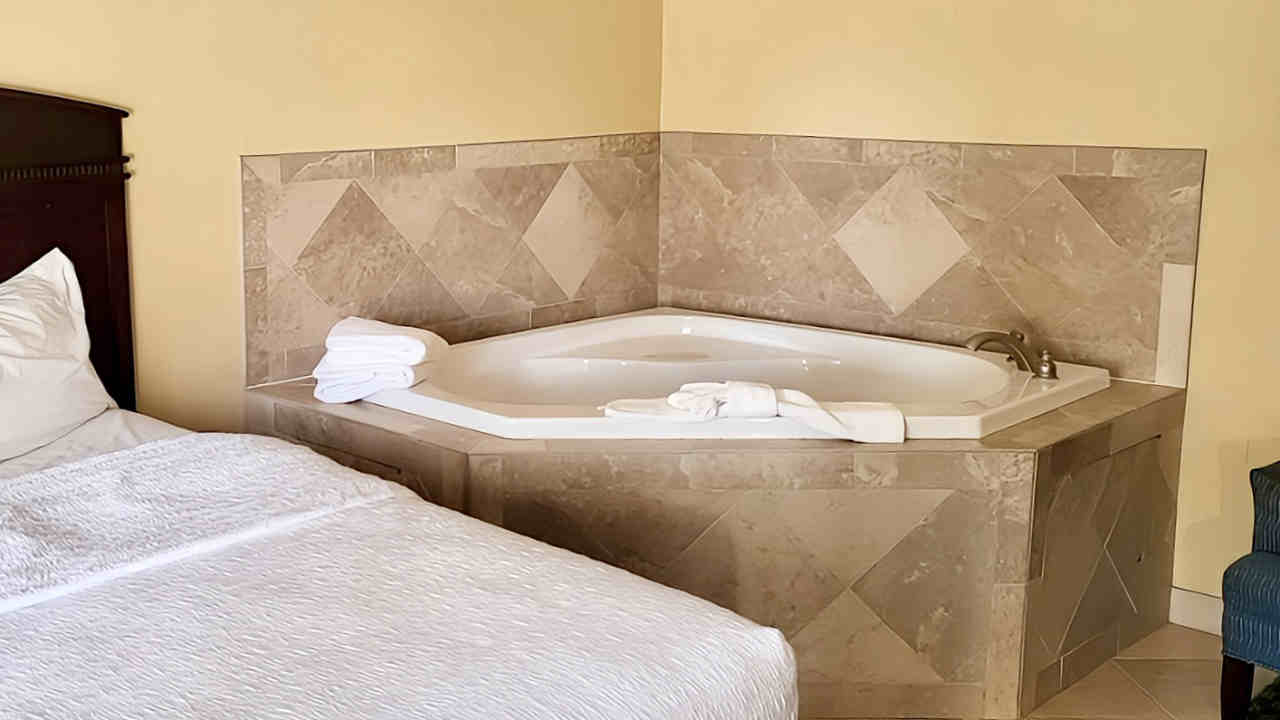 Corner Whirlpool Tub in a Room at the Hampton Inn Maysville KY