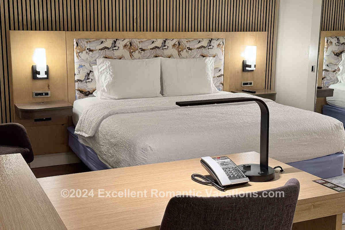 Hampton Inn Miami Brickell Studio King Jetted Tub Suite Bedroom