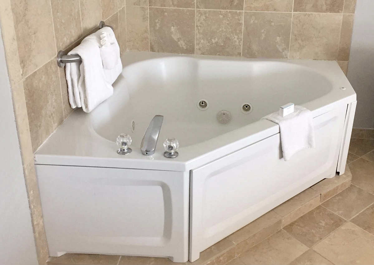Jetted Tub Suite at the Hampton Inn in Sevierville, Tennessee