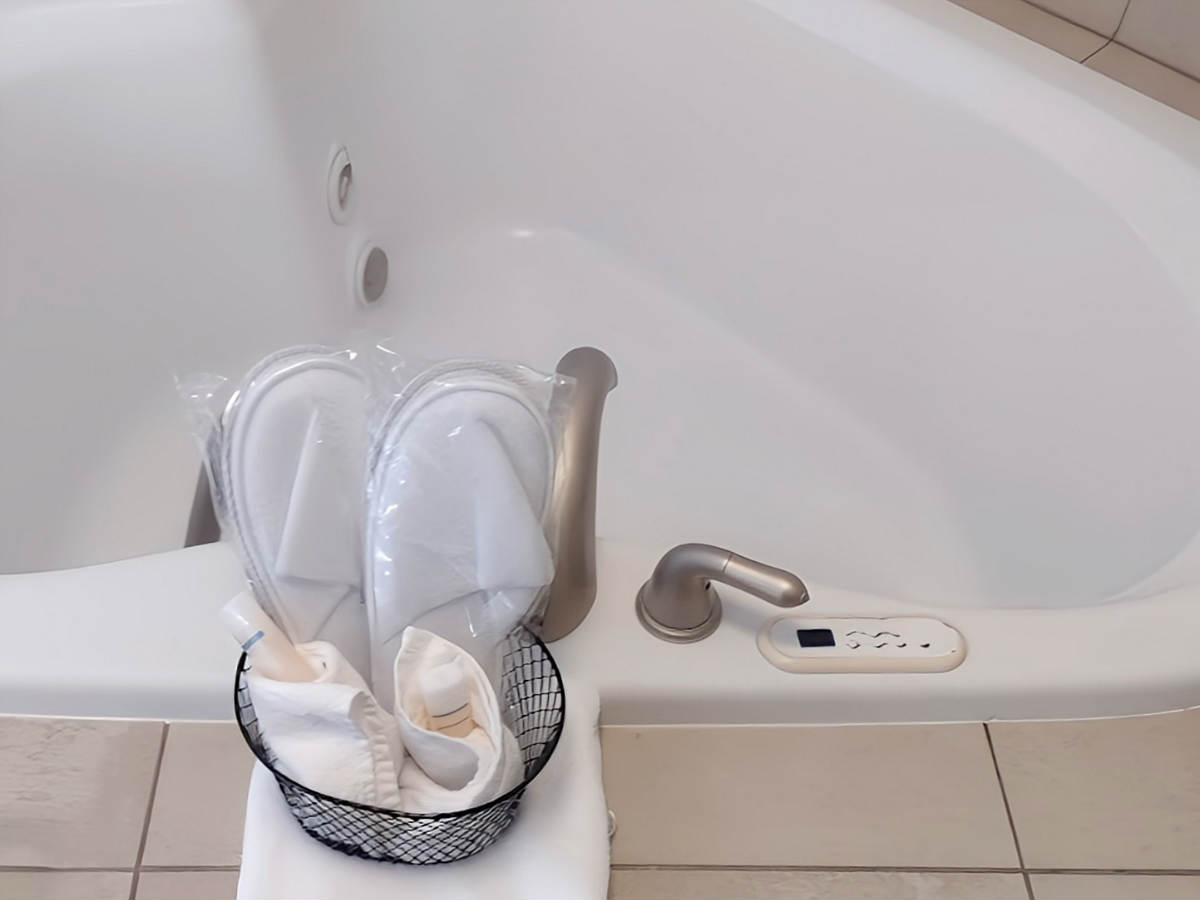 Hampton Inn & Suites Oklahoma City Bricktown Spa Tub Suite with Slippers and Bath Amenities