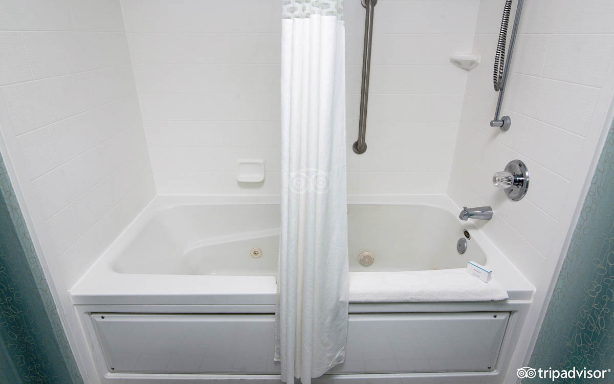 Hampton Inn St Simons Island GA Jetted Tub Suite