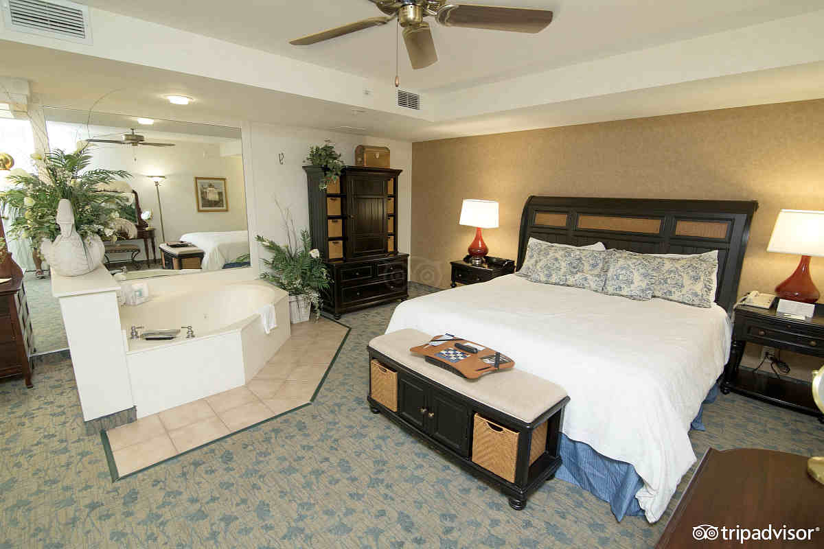 Whirlpool Suite at the Hampton Inn & Suites Amelia Island Historic Harbor Front