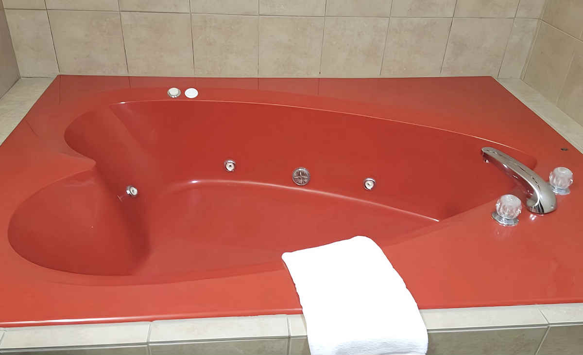 Hampton Inn Heart-Shaped Jetted Tub in Near Kansas City in Olathe KS