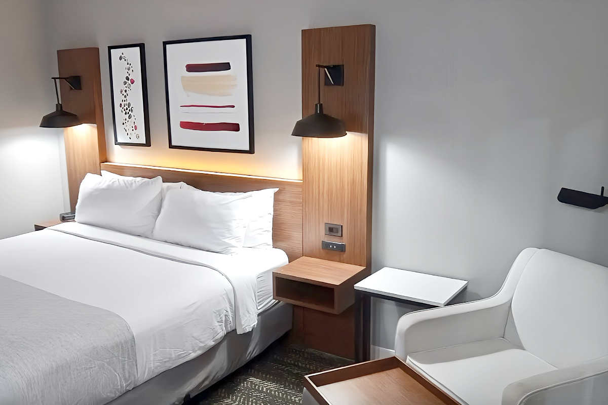 Suite with a King Bed and In-Room Jetted Tub at Hawthorn Suites by Wyndham Oklahoma City Airport North