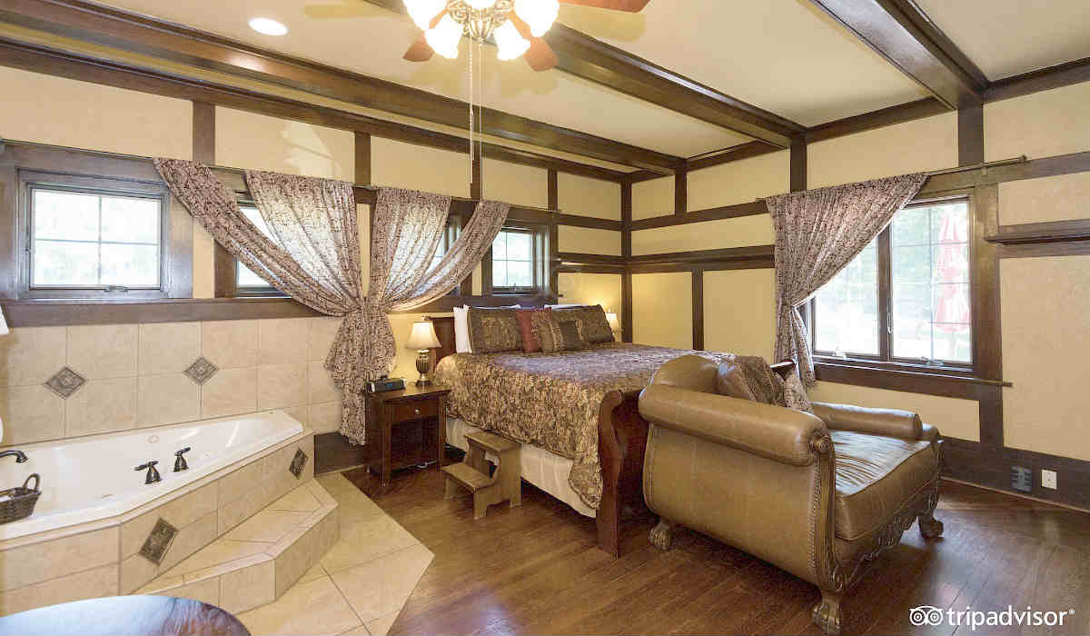 Beautiful Suite with a JACUZZI® Tub at the Hilltop Manor B&B in Hot Springs, Arkansas.