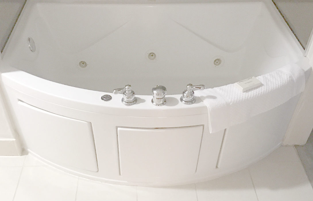 In-Room Jetted Spa Tub - Hilton Atlanta Perimeter Suites