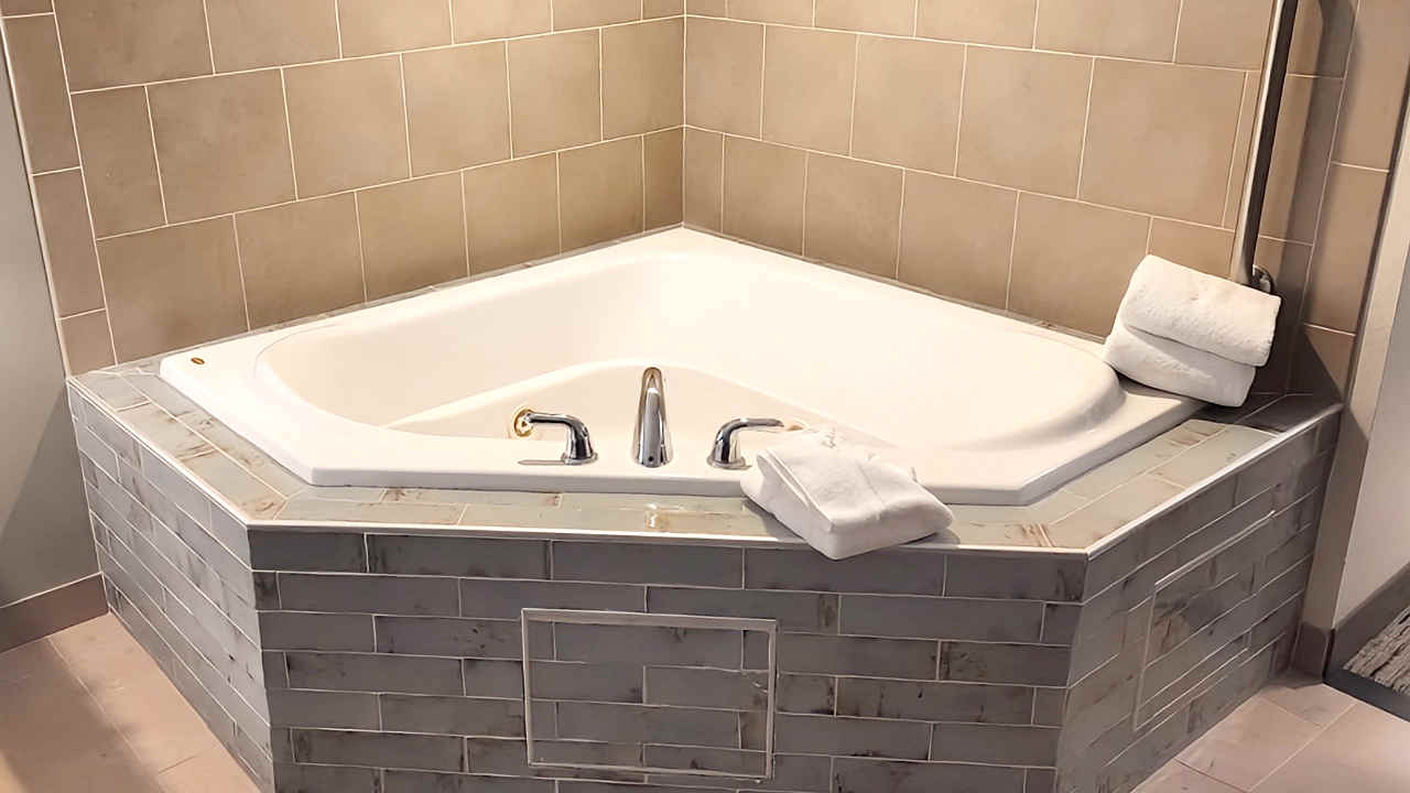 King Corner Whirlpool Tub at Hilton Garden Inn Gatlinburg TN