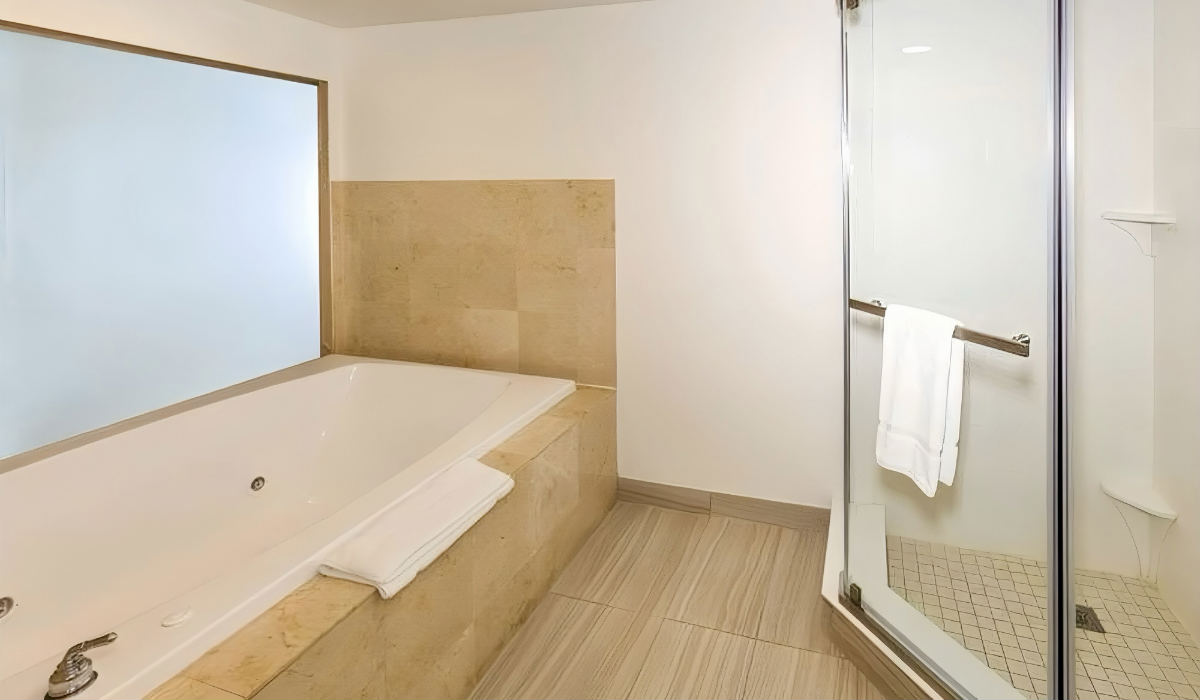 Whirlpool Suite at Hilton Garden Inn Jacksonville Airport, FL