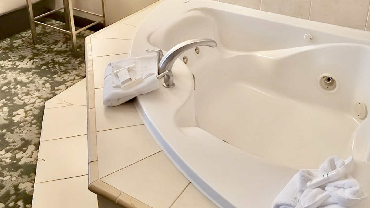 Hilton Garden Inn Nashville Vanderbilt Whirlpool Tub Suite