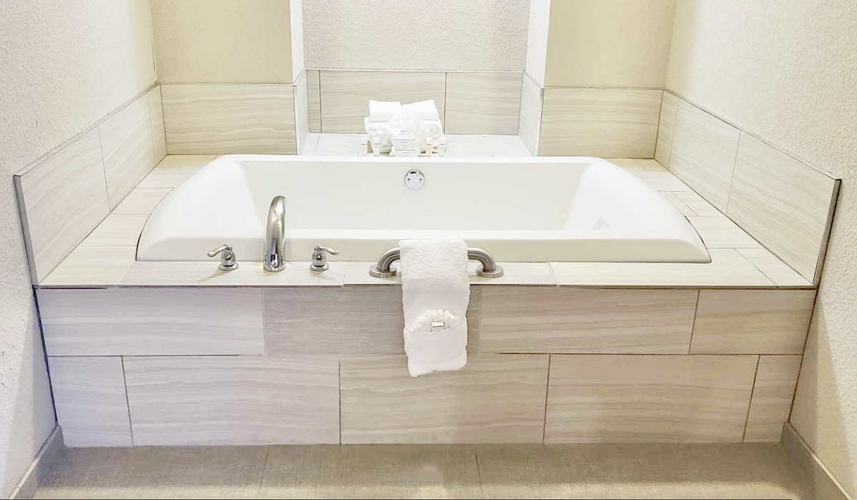 Private In-Room Jetted Spa Bath at Hilton Garden Inn, Boilingbrook IL