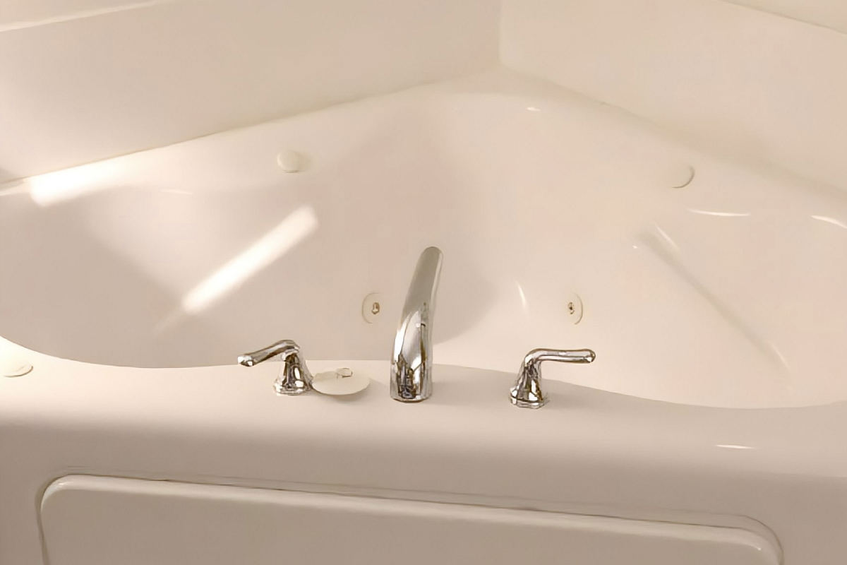 Private In-Room Jetted Whirlpool Tub in a Suite at the Hampton Inn, Kalamazoo Michigan