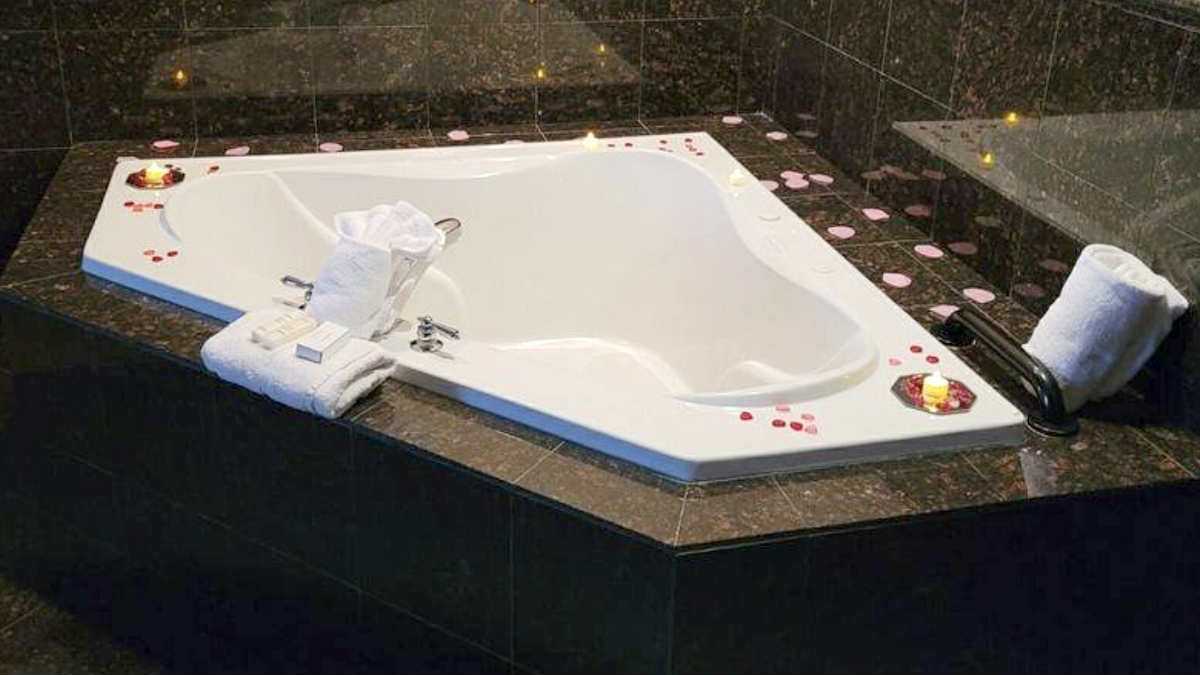 Hotel Hot Tub Suites Private InRoom Jetted Spa Tub Suites Near You