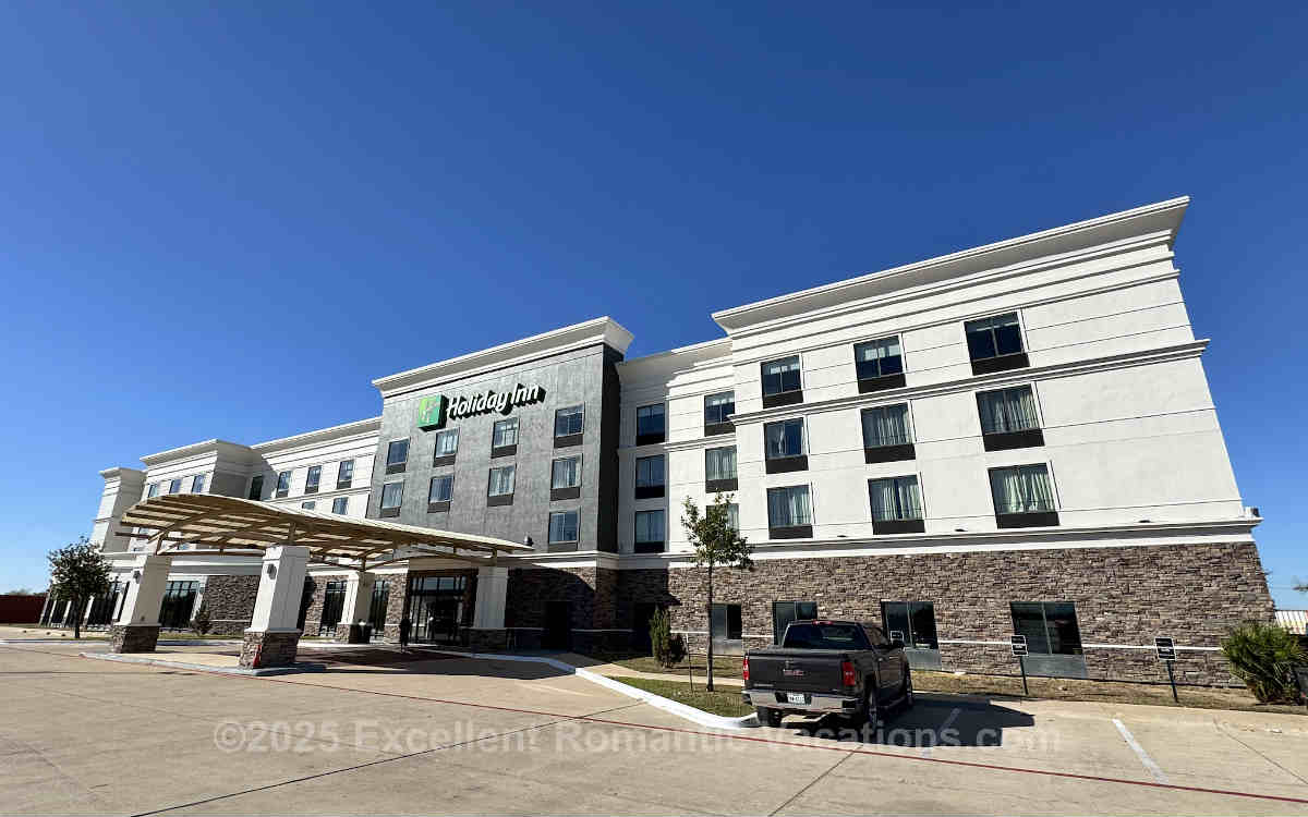 Outside View of Holiday Inn Austin North Round Rock