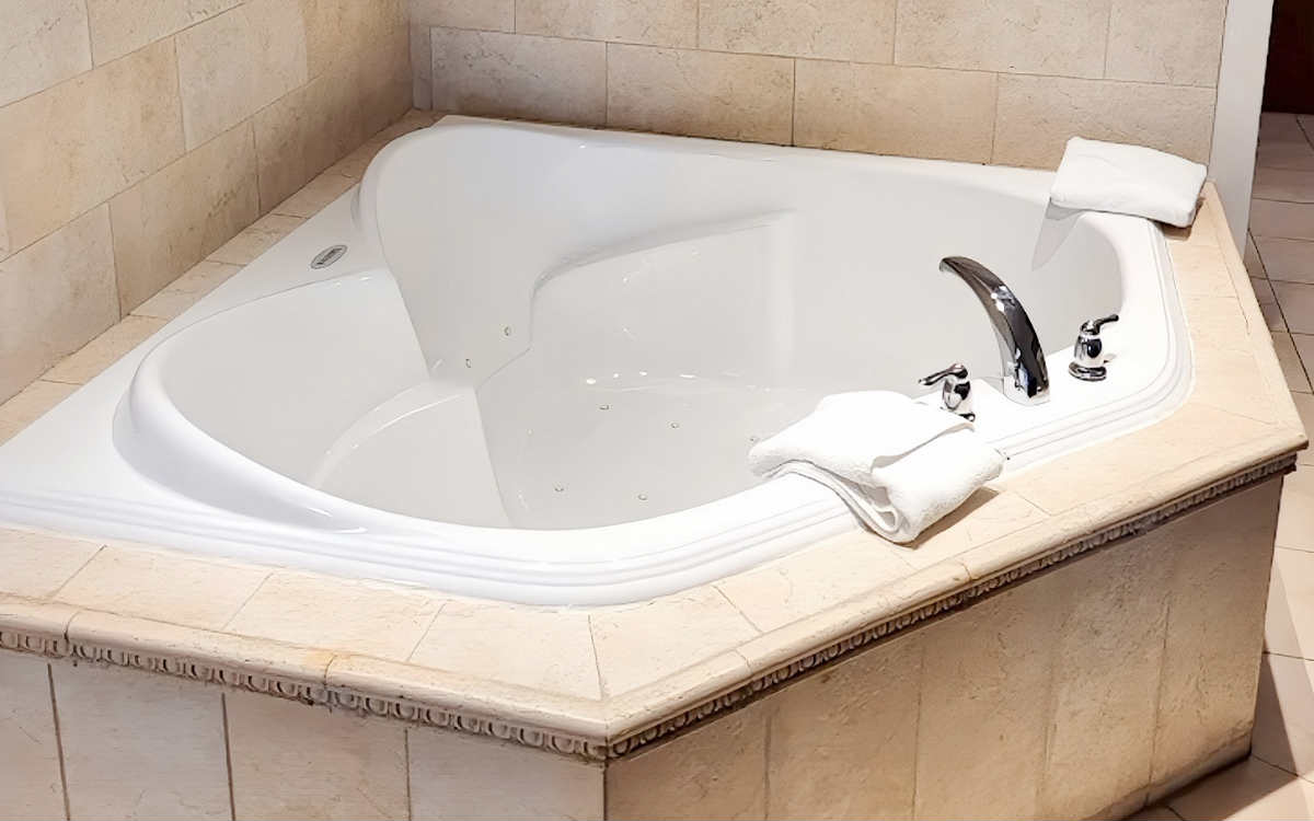 Jetted Tub in a Suite at the Holiday Inn Express in Brampton, Ontario